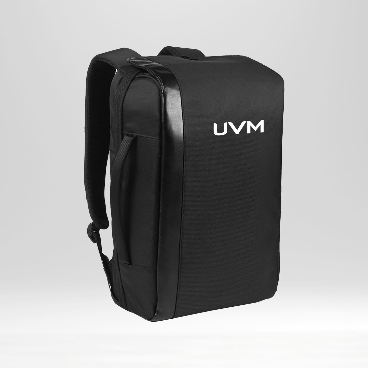 Mochila negra con logo UVM