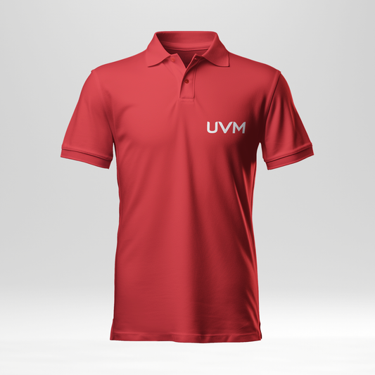 Playera tipo polo roja con logo UVM